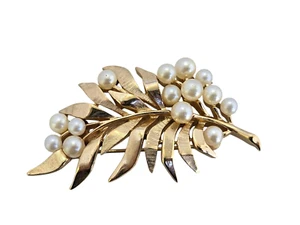 Crown Trifari Gold Tone Floral Leaf Cluster Brooch w/ Pearls - Picture 1 of 7
