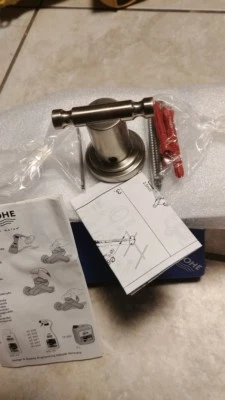 Gancho para bata doble GROHE 40312EN0 Atrio acabado infinito de níquel cepillado Foto 1 de 4