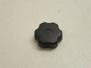 Audi 200 44 C3 Fuse Box Cover Screw Knob Black 441863526C - Picture 1 of 4