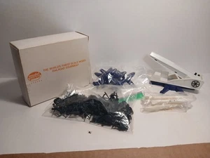 HO MODEL POWER MISSILE LAUNCHER, WITH  AIRPLANES MISSILES + 70 TROOPS - Picture 1 of 6