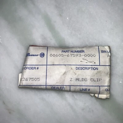 Clip de moldeo de fábrica Alfa Romeo 164 60567593 Foto 1 de 2