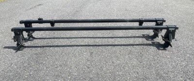 Barras transversales cuadradas Thule portaequipajes de techo con paquete de pies 50" 49,5" para canalón - sin cerraduras Foto 1 de 4
