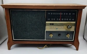 Vintage RCA Victor Solid State Walnut Case Radio w/ Legs RHC41W 1960s TESTED - Picture 1 of 4