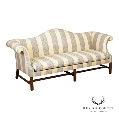 Sofá Kittinger Williamsburg estilo Chippendale caoba camelback Foto 1 de 4