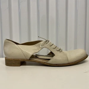 VTG 90s STUART WEITZMAN Cream Cut Out  Leather Lace-Up Oxfords Women’s 9.5 M - Picture 1 of 23