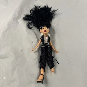 Bratz Girls Nite Out 21° Compleanno Edizione - Jade Fashion Doll - Piede Mancante C5 - Foto 1 di 14