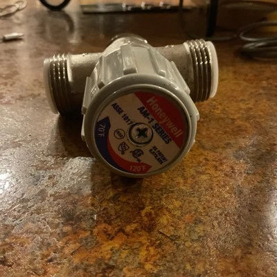 Válvula mezcladora termostática Honeywell serie 1. OBO 70 A 120 F NUEVO Foto 1 de 4
