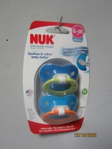Ciuccio ortodontico bambino Nuk silicone blu/verde 6-18 M - Foto 1 di 2