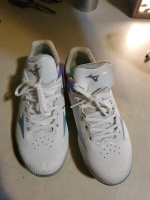 Mizuno Softball Shoes Size 4 Girls - Image 1 of 4