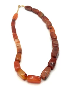 Antiguo hilo de cuentas rectangulares de cornalina del comercio africano. 21 cuentas - Imagen 1 de 7