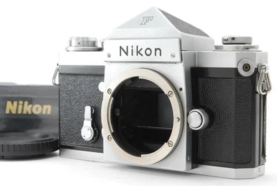 【S/N 643XXXX MINT】 Nikon F Eye Level Finder Silver Body con cinturino da... - Immagine 1 di 4
