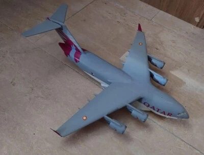 Revell 1:144 C-17 Qatar gebaut.  - Bild 1 von 2