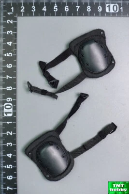 1:6 Scale DAM 78080 US Marine Gunnery Sergeant Crews - Black Tactical Knee Pads - Image 1 of 2