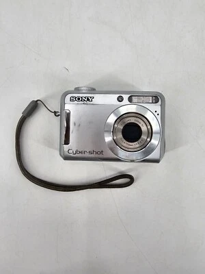 Sony Cyber-shot DSC-S650 7.2MP Digital Camera - Silver - Image 1 of 4