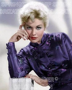 KIM NOVAK WEARING AN ASIAN DRESS SEXY BEAUTIFUL COLOR PHOTO BY CHIP SPRINGER - Picture 1 of 1