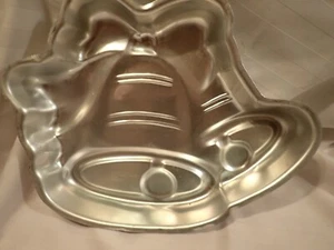 Campanas de Navidad Wilton sartén para pasteles con lazo de aluminio #502-1220 - Imagen 1 de 3