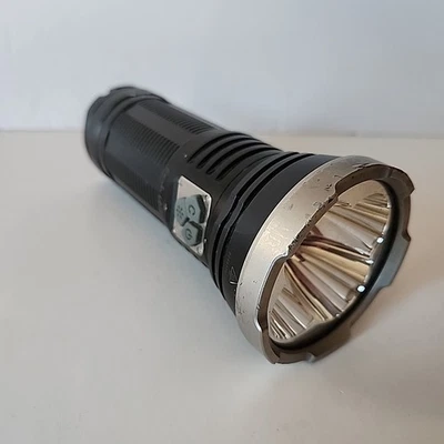 Torcia Fenix LD75C con batterie Fenix no caricabatterie usata graffi funzionante - Immagine 1 di 4