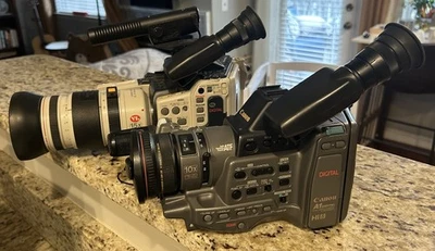 Two rare Canon L1A Hi8 8MM Canovision 8 Video Camcorders * AS IS - Image 1 of 4