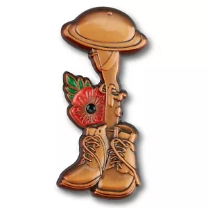 Reino Unido 2021 Bronce Soldado de la Guerra Mundial Casco Bota Roja Amapola Esmalte Insignia - Imagen 1 de 3