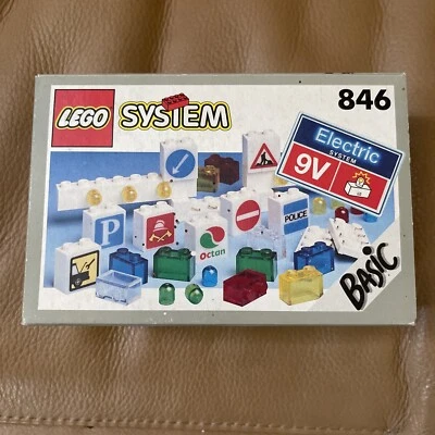 LEGO 846 Lighting Bricks Basic 9V -  Extremely Rare Sealed NEW - Image 1 of 4