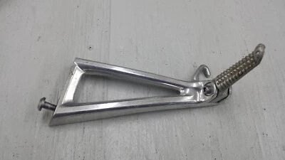 Yamaha FZR600 R6, задняя левосторонняя пассажирская подножка и монтажный кронштейн, 5SL-4 - Изображение 1 из 4