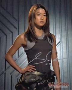 GRACE PARK AS 'SHARON VALERII' IN "BATTLESTAR GALACTICA" SIGNED OFFICIAL PHOTO - Picture 1 of 1