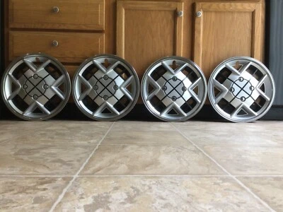 (4) Оригинальные б/у колпаки колес для Toyota Supra 1979-81 годов выпуска 14 дюймов #61042 42602-14030 - Изображение 1 из 4