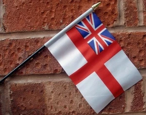 BANDERA BLANCA PAQUETE DE DIEZ BANDERAS PEQUEÑAS ONDEANDO A MANO MARINA REAL BRITÁNICA BRITÁNICA - Imagen 1 de 1