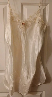 Peluche nupcial blanco vintage para mujer talla grande con encaje y flor Foto 1 de 4