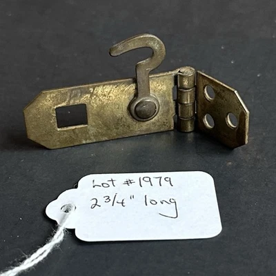 #1979–Trava de latão maciço antiga antiga com gancho anexado 2 3/4” de comprimento - Imagem 1 de 4