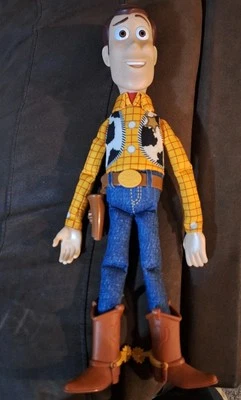 Juguetes Disney Pixar Thinkway 15" Talking Woody Toy Story Tirador Funciona Sin Sombrero  Foto 1 de 4