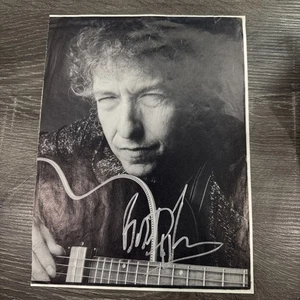 Bob Dylan Signed 8 X 10 Magazine BW Photo - Picture 1 of 2