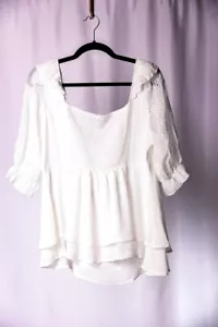 Women's Flirty Summery Short Sleeved White Lacey Ruffled blouse size Large - Picture 1 of 10