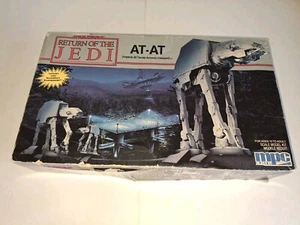 Vintage 1989 MPC ERTL Star Wars Return of the Jedi AT-AT Scale Model Kit - Picture 1 of 12