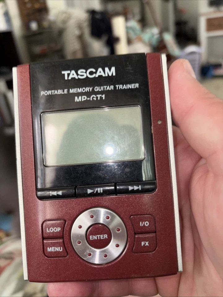 Entrenador de guitarra con memoria portátil Tascam MP-GT1 con reproducción de audio Foto 1 de 3