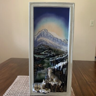 "Art Deco de pared de resina de cascada aulladora 3D raro de colección 18""x8""" Foto 1 de 4