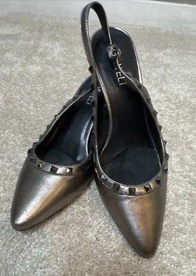 Zapatos de salón Vanelli con tachuelas precio de venta sugerido por el fabricante 175 USD Foto 1 de 4