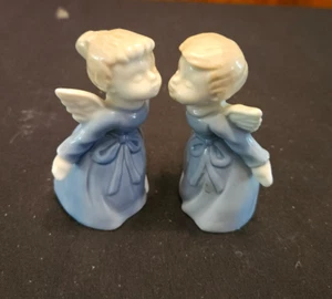 Vintage Japan Ceramic Kissing Boy & Girl Angel Blue Figurines 4" - Picture 1 of 6