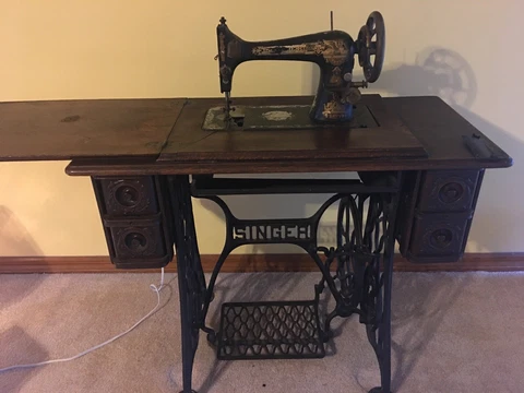 Antique 1906 Singer Sewing Machine With Folding Table Cover