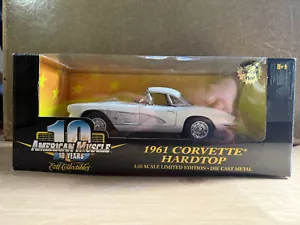 AMERICAN MUSCLE 1/18 1961 CORVETTE HARDTOP - WHITE - NEW IN BOX - Picture 1 of 5