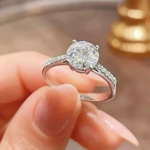 Anillo de boda de moissanita de corte redondo de 3 quilates para mujer enchapado en oro blanco de 18 quilates - Imagen 1 de 4