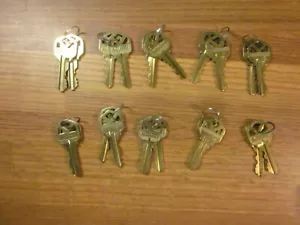 KWIKSET LLAVES PRECORTADAS ORIGINALES DE FÁBRICA 10 JUEGOS DE 2 LLAVES KW1 5 PINES 20 EN TOTAL - Imagen 1 de 4