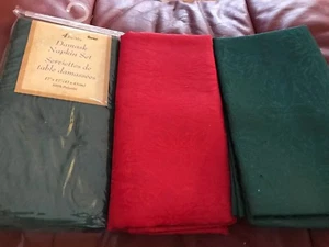 Lot of Brand New Napkins: 6 Green damask And 3 Red In Excellent Condition - Bild 1 von 6