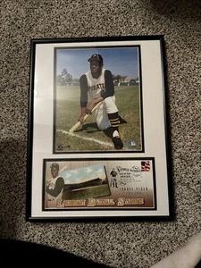 ROBERTO CLEMENTE FOTO 8" x 10" e busta Hall Of Fame con cornice Pitt Pirates - Foto 1 di 1