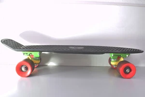 Original Penny Board 22 Zoll Nickelbrett Australien Skateboard schwarz rot grün - Bild 1 von 14