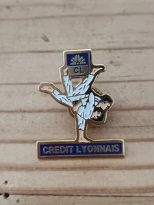 Pin's Pins Pin Enamel 28 Judo "CRÉDIT LYONNAIS"  - Picture 1 of 2
