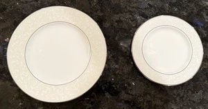 Juego de 2 platos de cena y ensalada Lenox Opal Innocence detalle platino porcelana de hueso fino - Imagen 1 de 3
