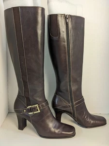 Stivali al ginocchio Anne Klein donna misura 7 pelle marrone zip laterale tacco a blocco - Foto 1 di 14
