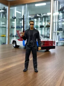 Figure Arnold Schwarzenegew Terminator 2 by SF 1/18 (1of500) - Picture 1 of 4
