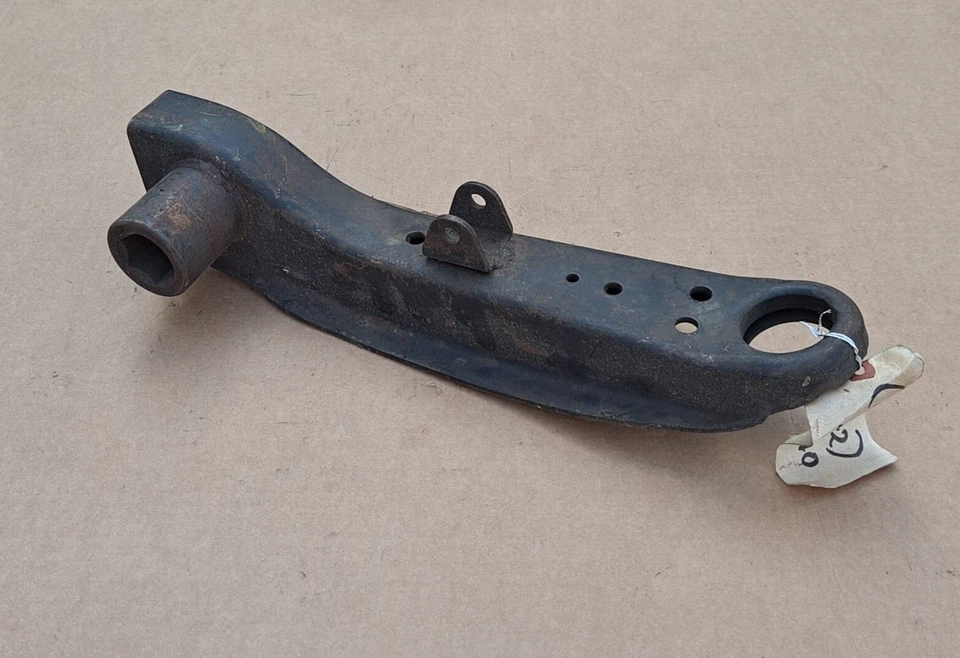 Chrysler Imperial 57-59 DeSoto 1957-1961 nuevo en stock MoPar brazo de control inferior derecho Foto 1 de 3